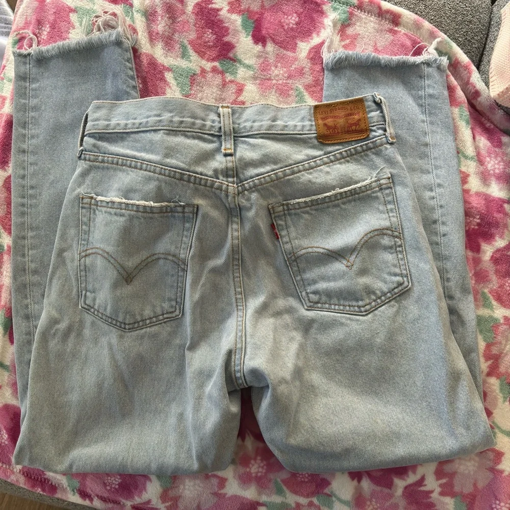 Levis Light Blue Denim Jeans - Picture 3 of 4